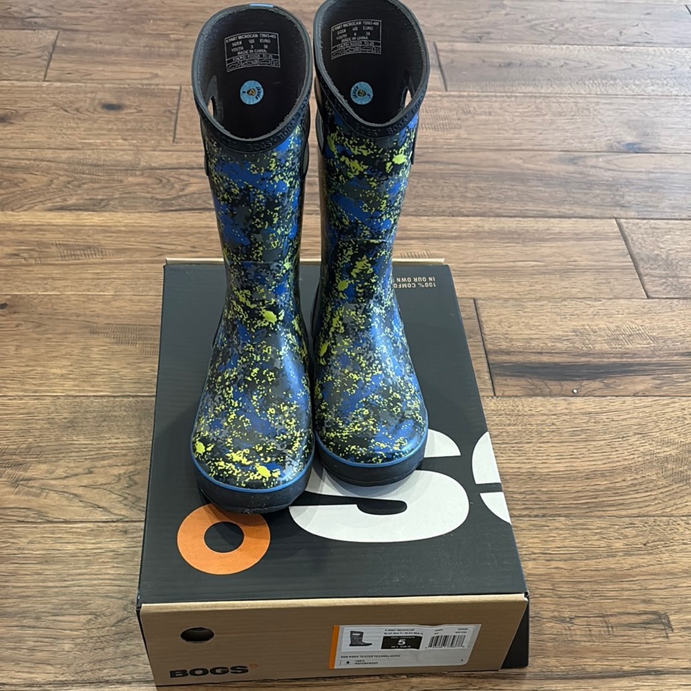 BOGS Blue and Green Patterned Rain Boots